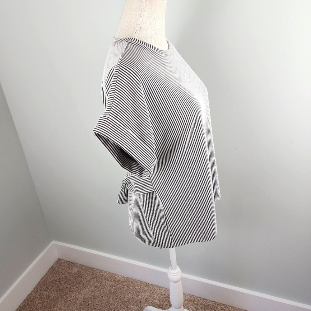 EXPRESS WOMEN'S BLACK AND WHITE STRIPPED SHIRT WITH BACK TIE SIZE XS - Picture 3 of 6